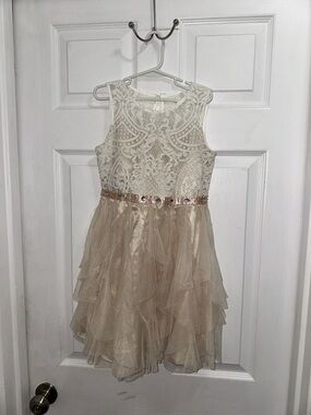 purple lace long dress Chic Mermaid V neck Lace Long Prom Dress Lilac Elegant Evening Dress # –  SELINADRESS main image 1